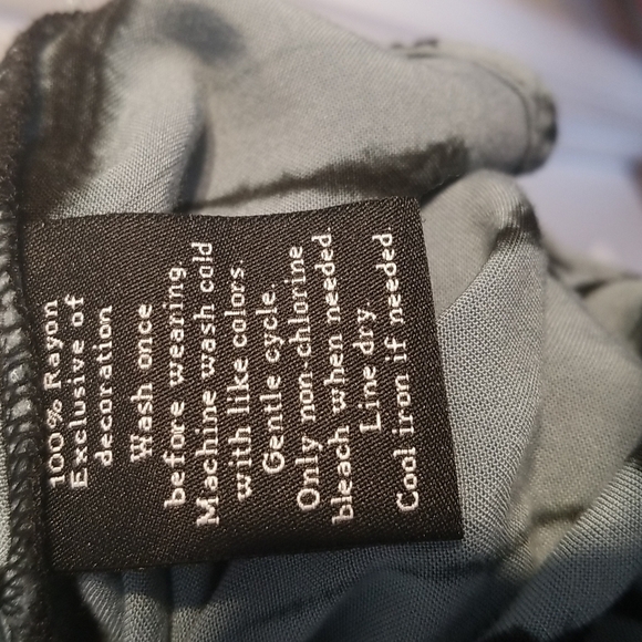 Rock & Republic Long Sleeve 100% Rayon Top. Lace up chest. Size Small - Picture 5 of 7